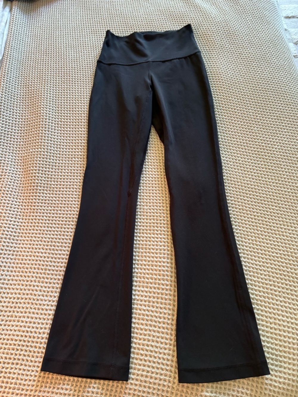 Lululemon cropped bootcut leggings size 4